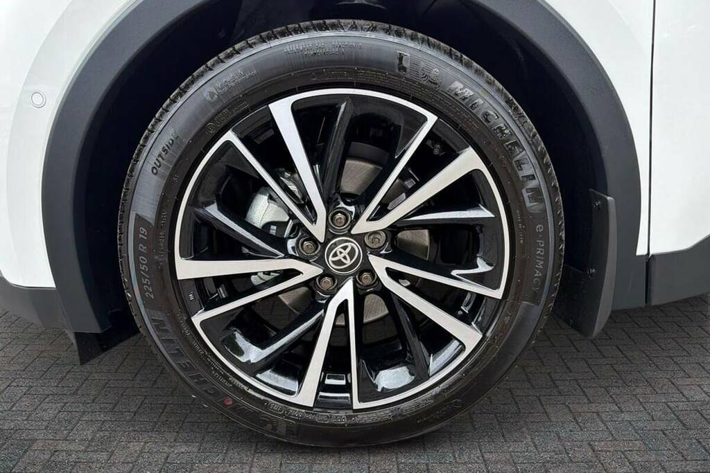 Toyota C-Hr 1.8 Hybrid Excel Cvt White #6