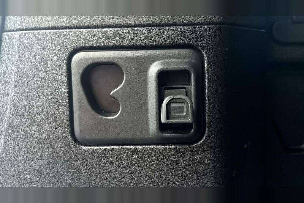 Land Rover Defender 90 3.0 D250 X-dynamic Hse 90 Grey #26