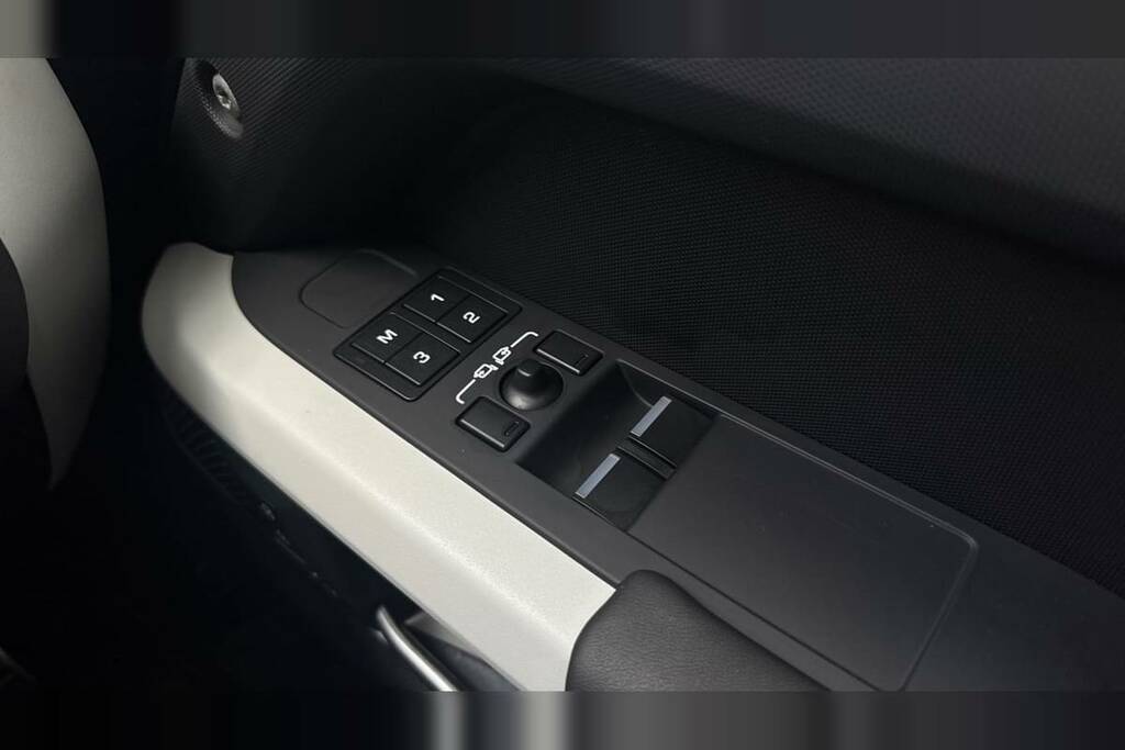 Land Rover Defender 90 3.0 D250 X-dynamic Hse 90 Grey #25