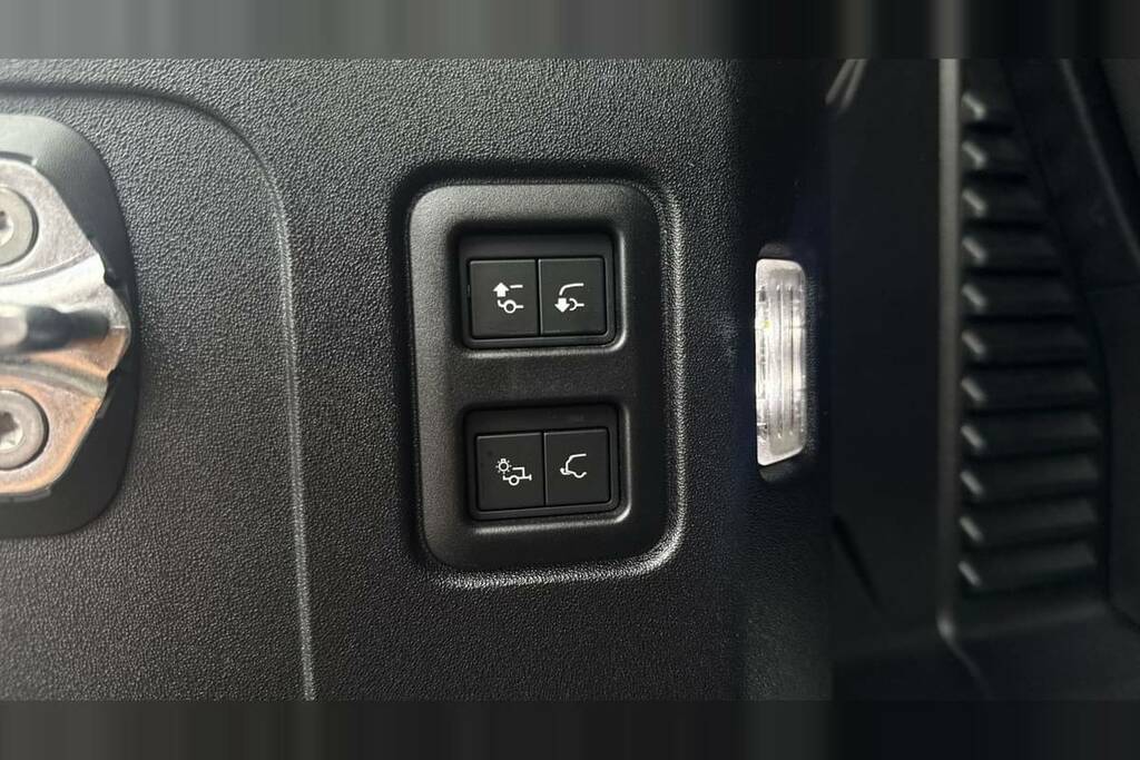 Land Rover Defender 90 3.0 D250 X-dynamic Hse 90 Grey #40