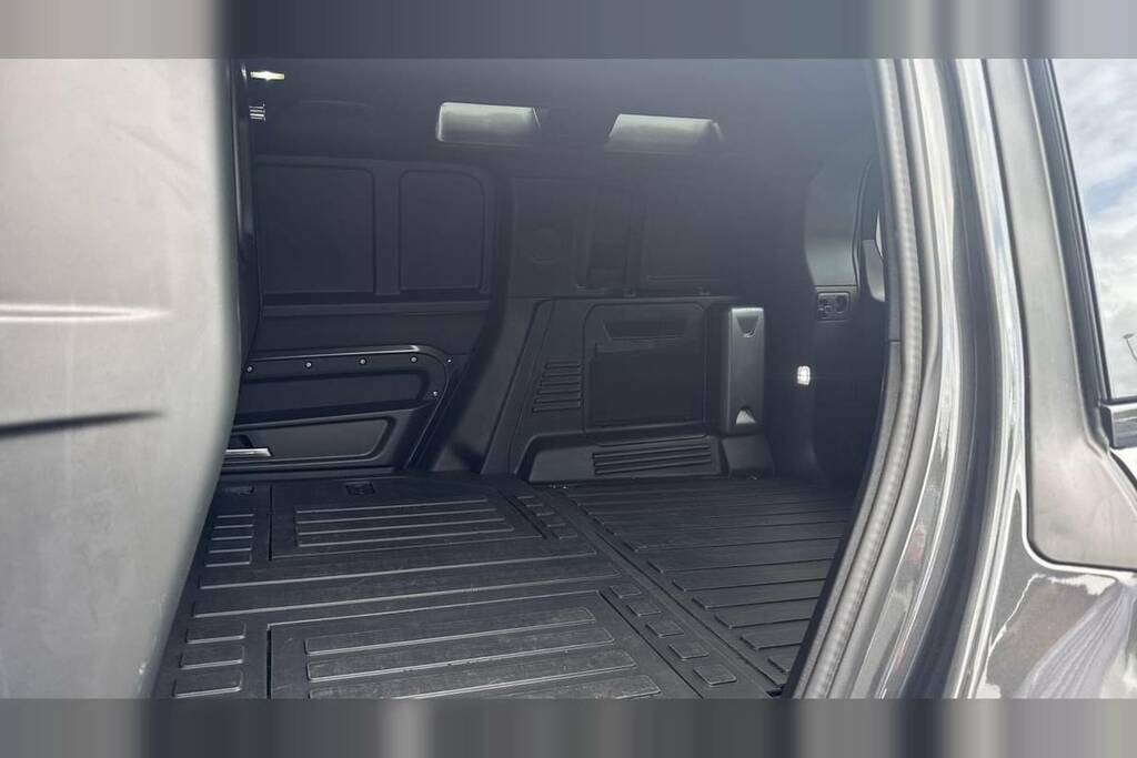 Land Rover Defender 110 3.0 D250 Hard Top X-dynamic Hse 3 Seat Grey #4