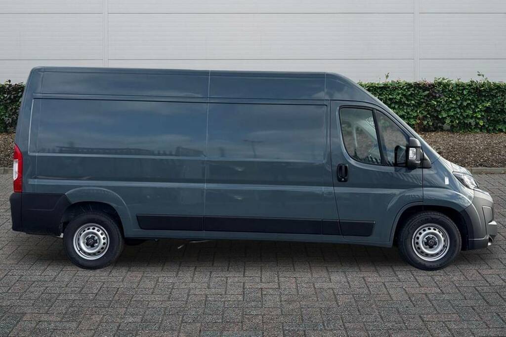 Toyota PROACE 2.2D 140 Icon H2 Van Grey #5