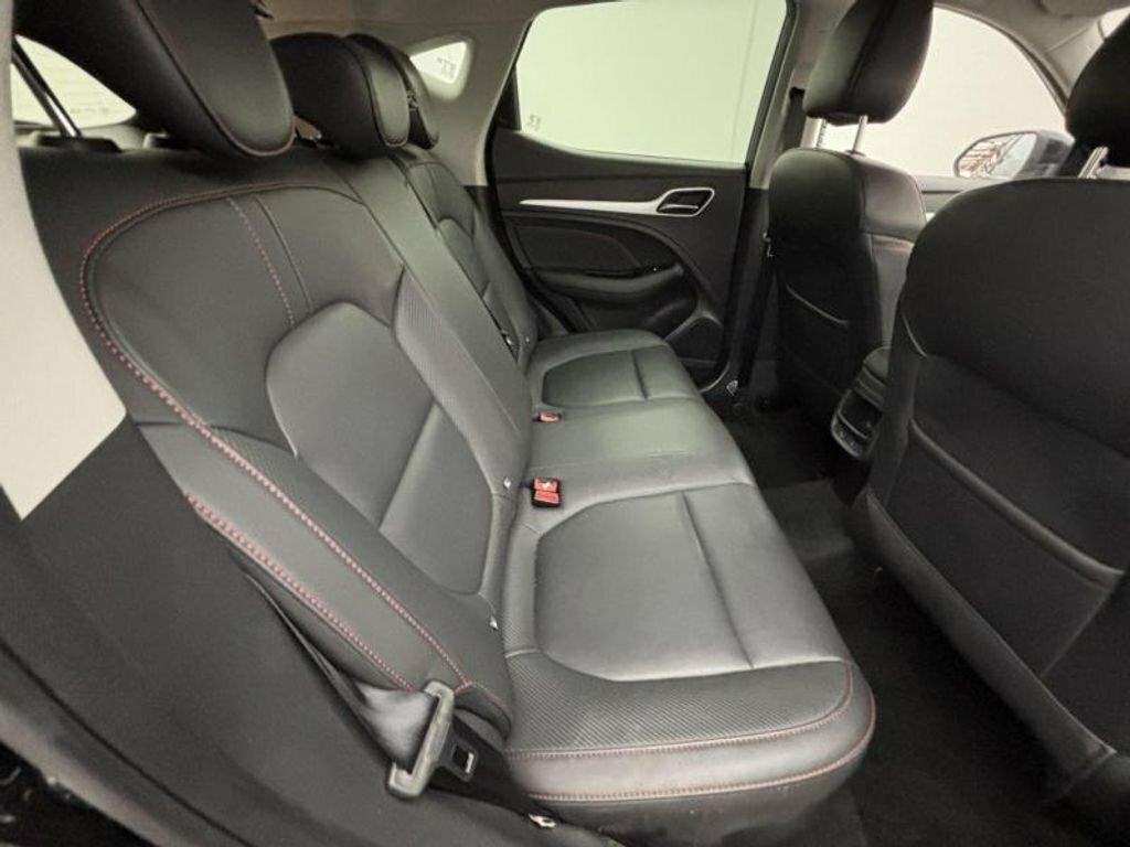 MG ZS 1L Exclusive Black #2