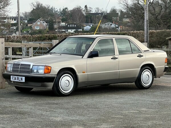 Mercedes-Benz 190 Saloon 2.0 1989 Gold #3