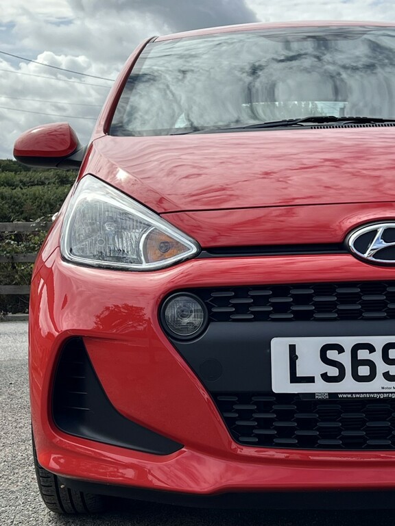 Hyundai I10 Hatchback 1.2 I10 Se 1.2 At My20 2019 Red #5