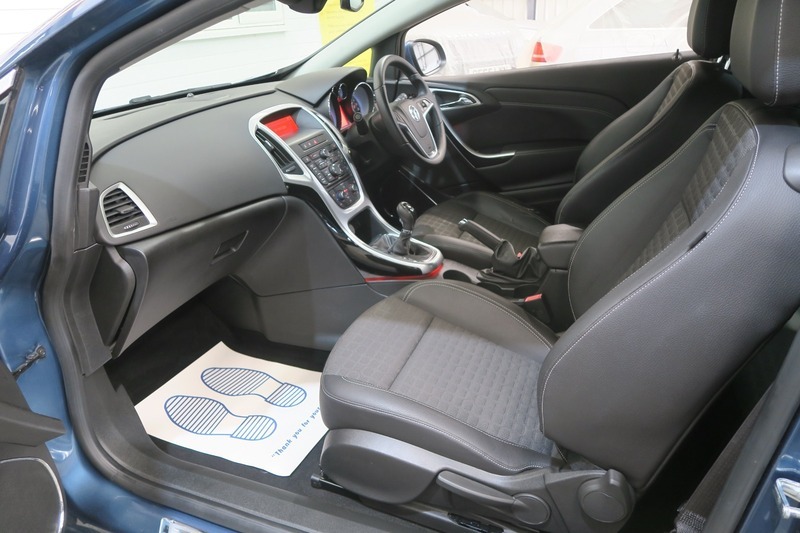 Vauxhall Astra GTC Astra Vxr White #23