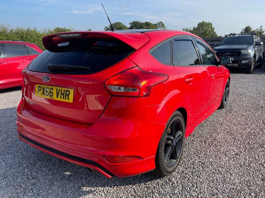 Ford Focus 2L Zetec S PX66VHR Red #3