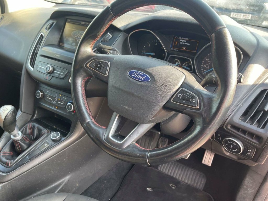 Ford Focus 2L Zetec S PX66VHR Red #2