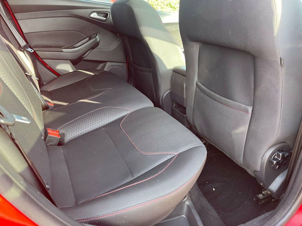 Ford Focus 2L Zetec S PX66VHR Red #4