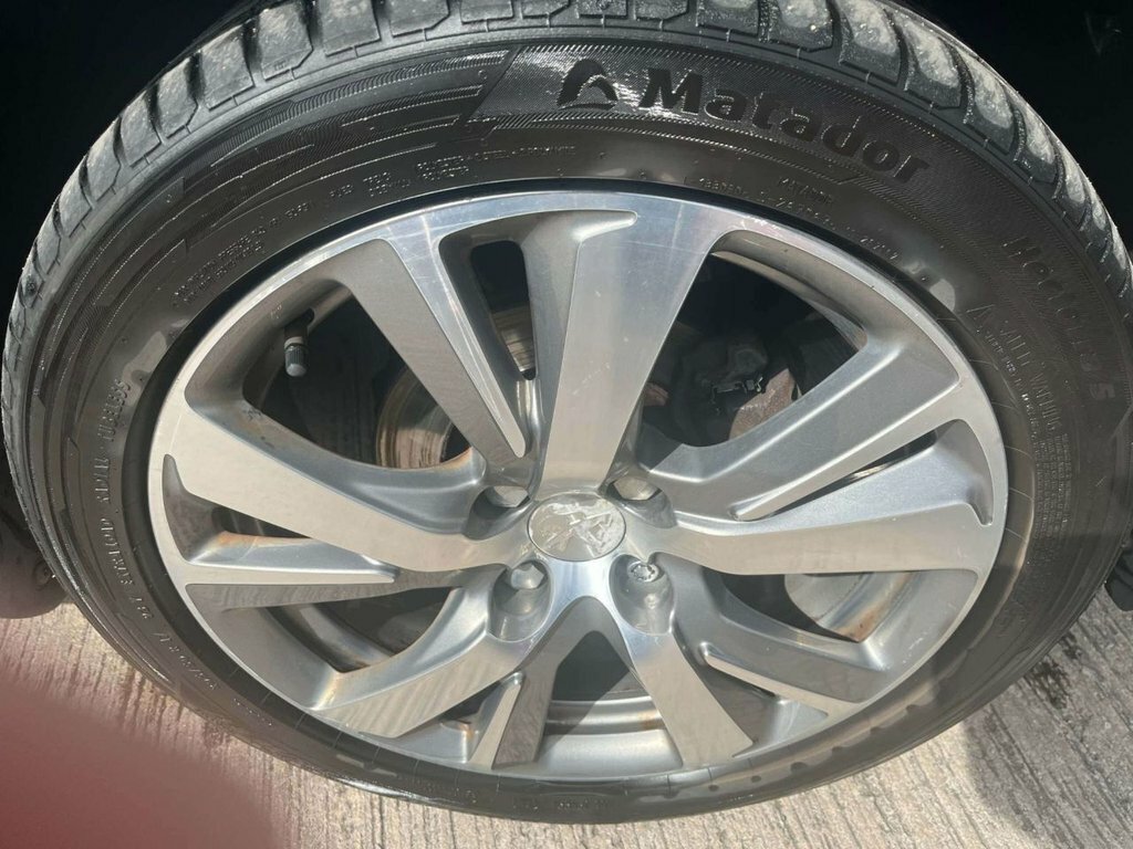 Peugeot 2008 1L Allure Black #6