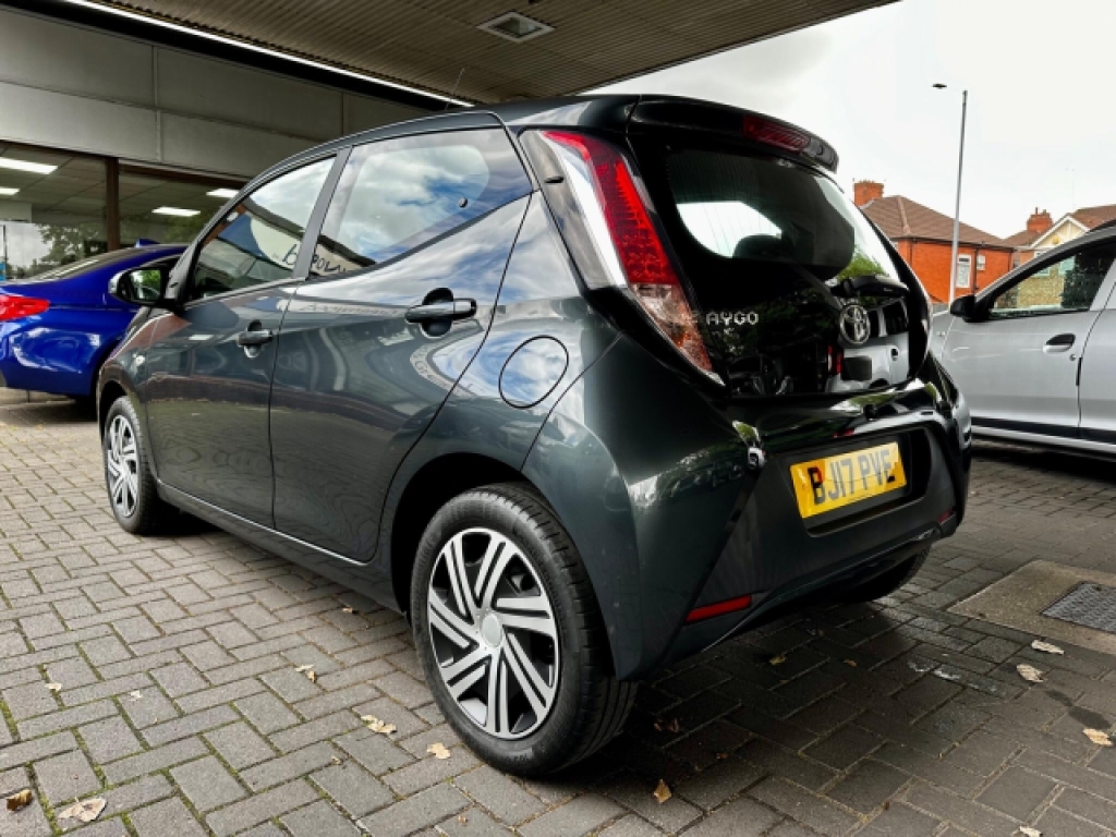 Toyota Aygo 1.0 Vvt-i X-play Grey #2