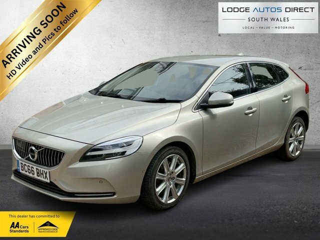 Volvo V40 1.5 T2 Inscription Hatchback Euro Gold