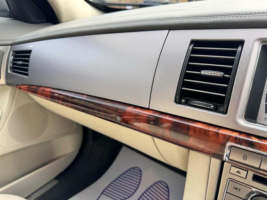Jaguar XF V6 Luxury Blue #35