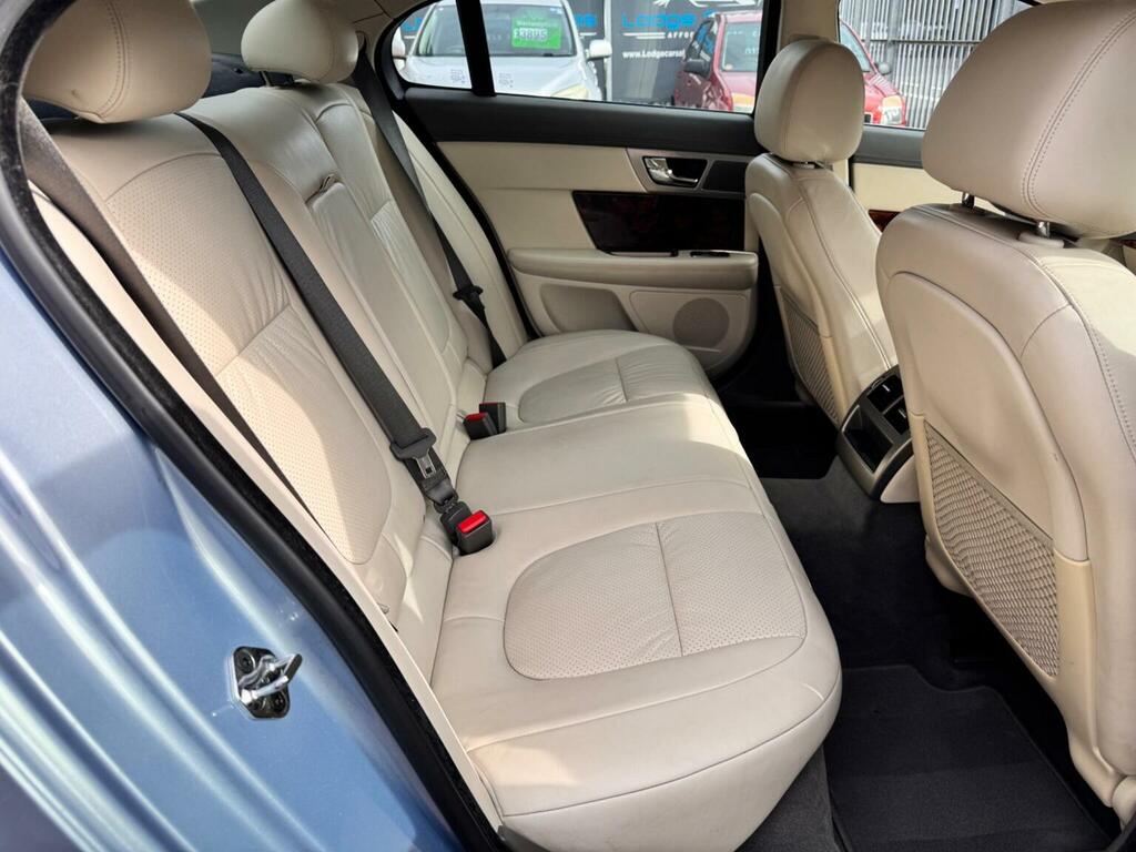 Jaguar XF V6 Luxury Blue #29