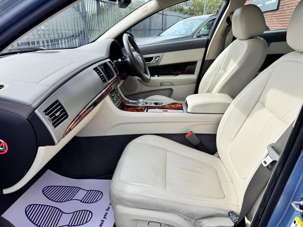 Jaguar XF V6 Luxury Blue #31