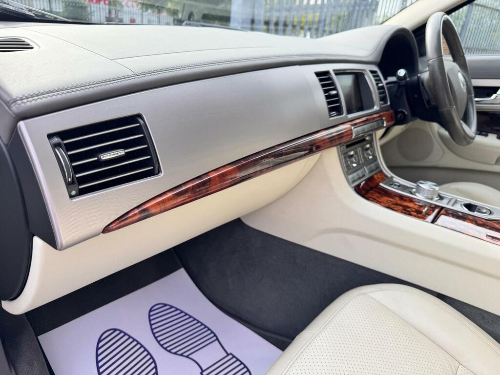 Jaguar XF V6 Luxury Blue #26