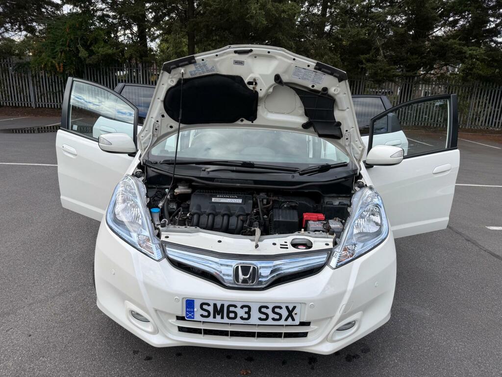 Honda Jazz 1.4 I-vtec Es Plus T Cvt White #27
