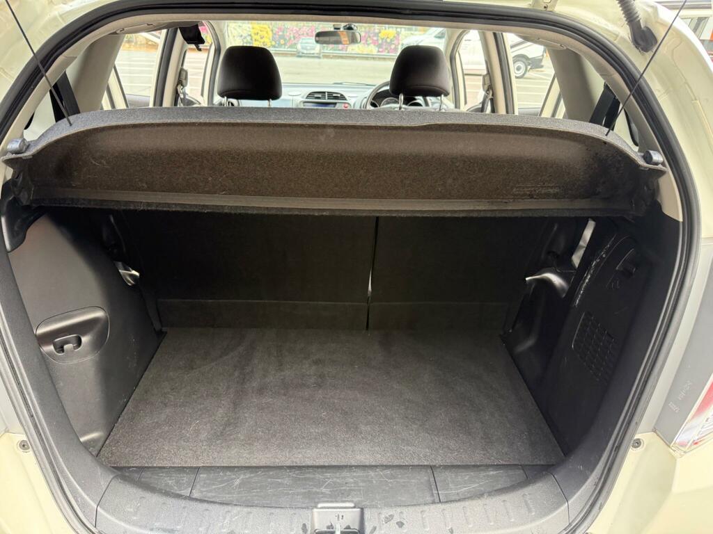 Honda Jazz 1.4 I-vtec Es Plus T Cvt White #23