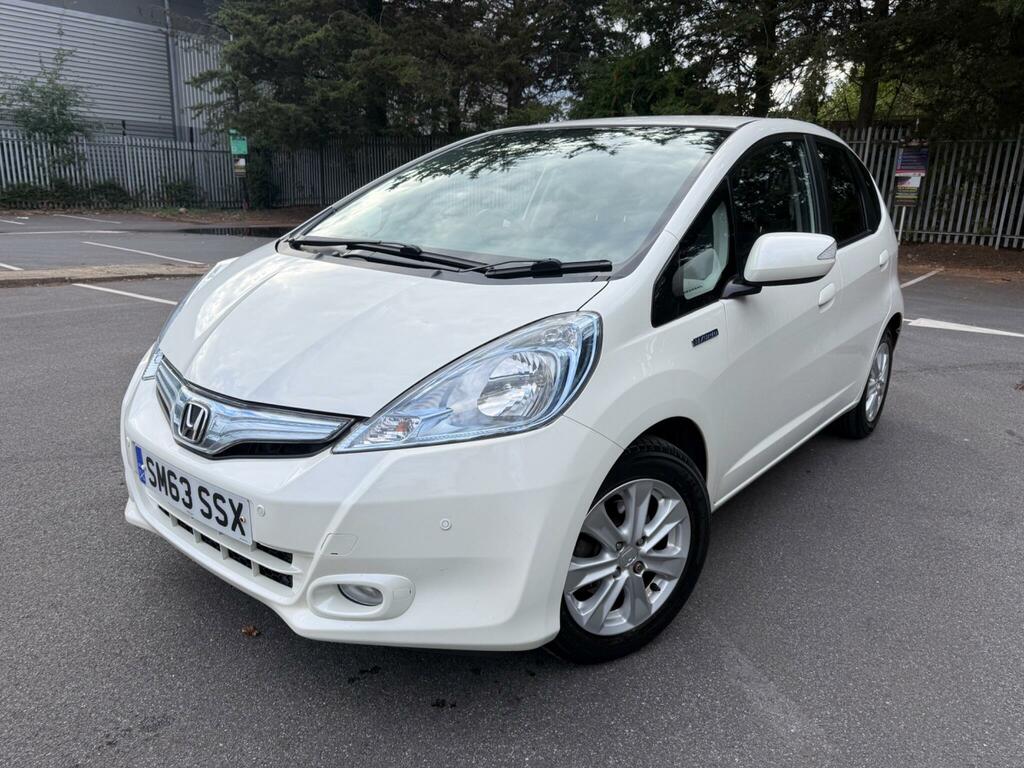 Honda Jazz 1.4 I-vtec Es Plus T Cvt White #3