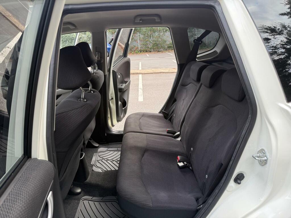 Honda Jazz 1.4 I-vtec Es Plus T Cvt White #12
