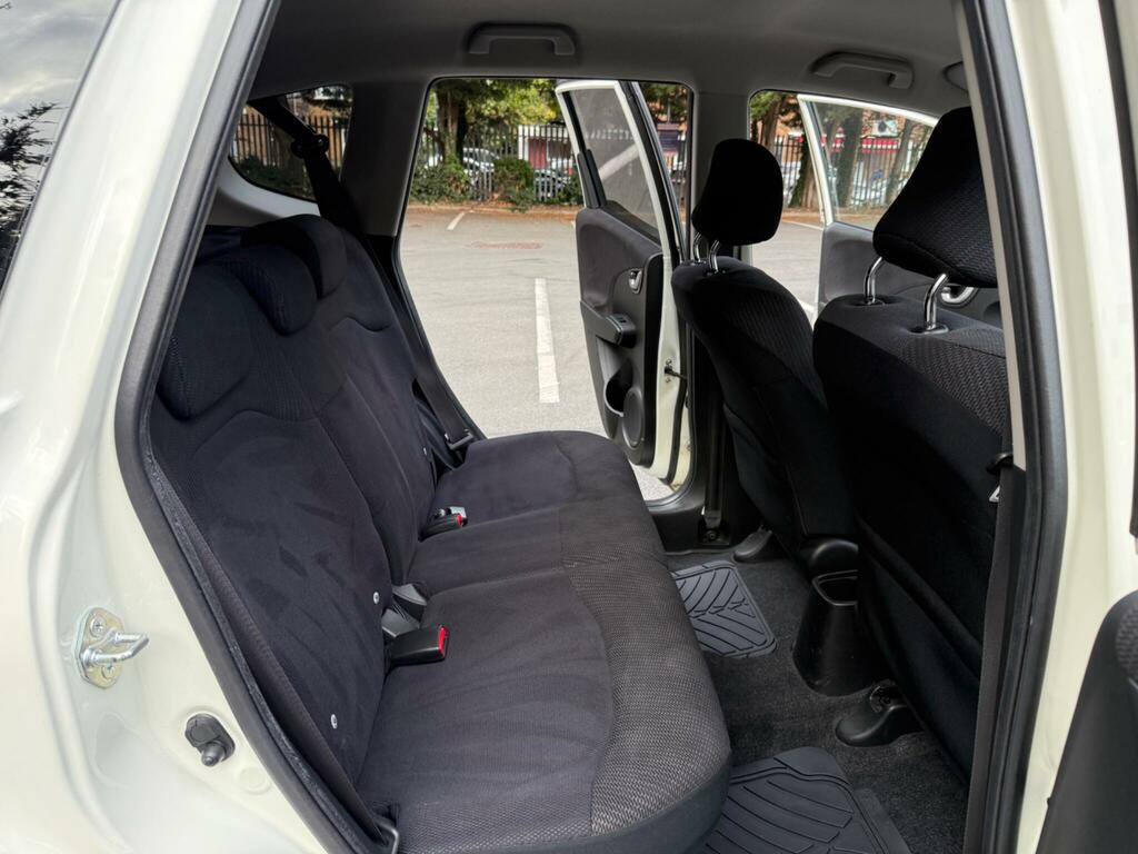 Honda Jazz 1.4 I-vtec Es Plus T Cvt White #13