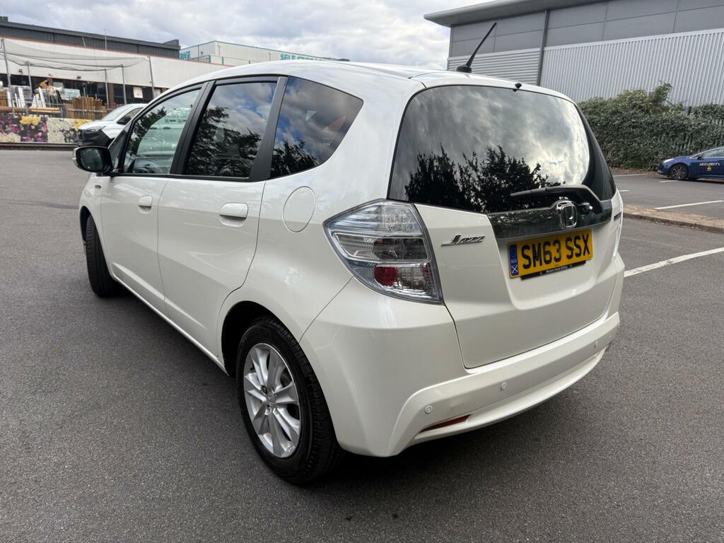 Honda Jazz 1.4 I-vtec Es Plus T Cvt White #4