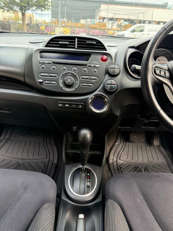 Honda Jazz 1.4 I-vtec Es Plus T Cvt White #10