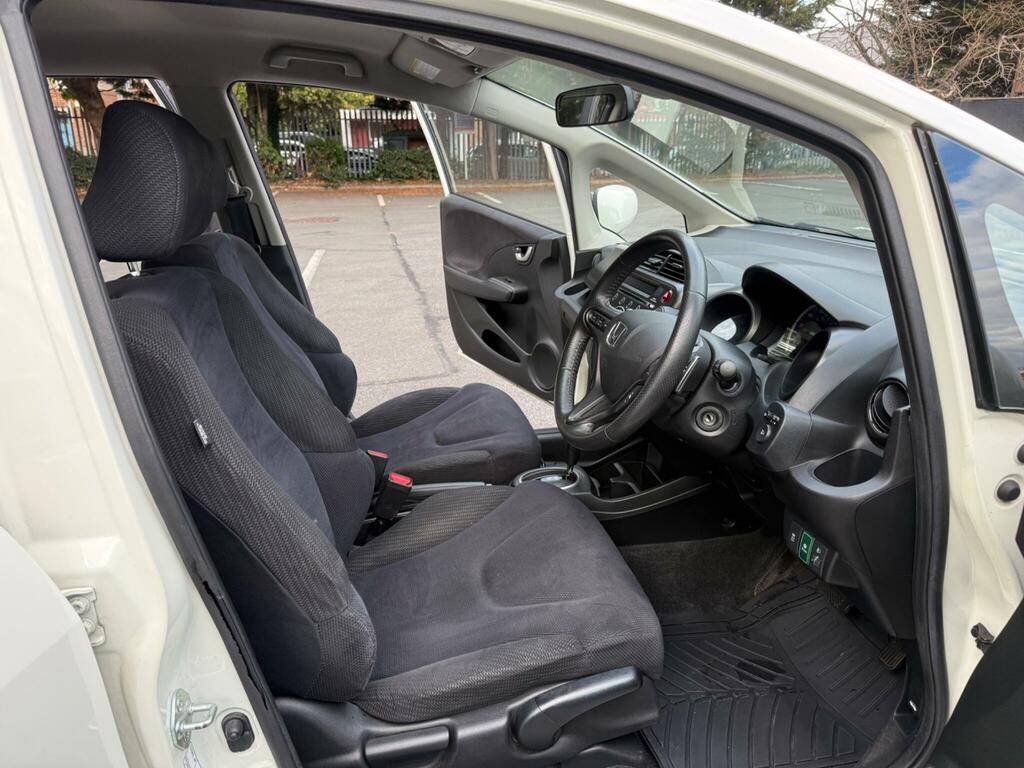 Honda Jazz 1.4 I-vtec Es Plus T Cvt White #11