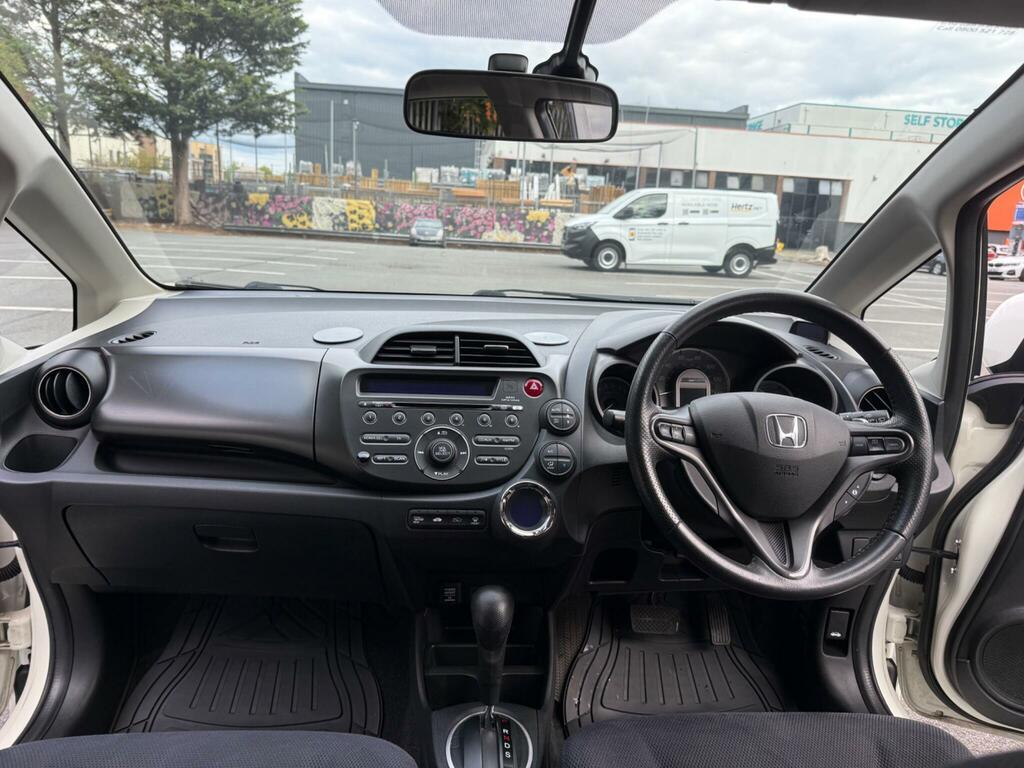Honda Jazz 1.4 I-vtec Es Plus T Cvt White #9