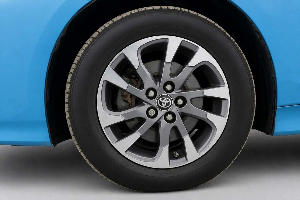 Toyota Prius+ Hatchback Black #11