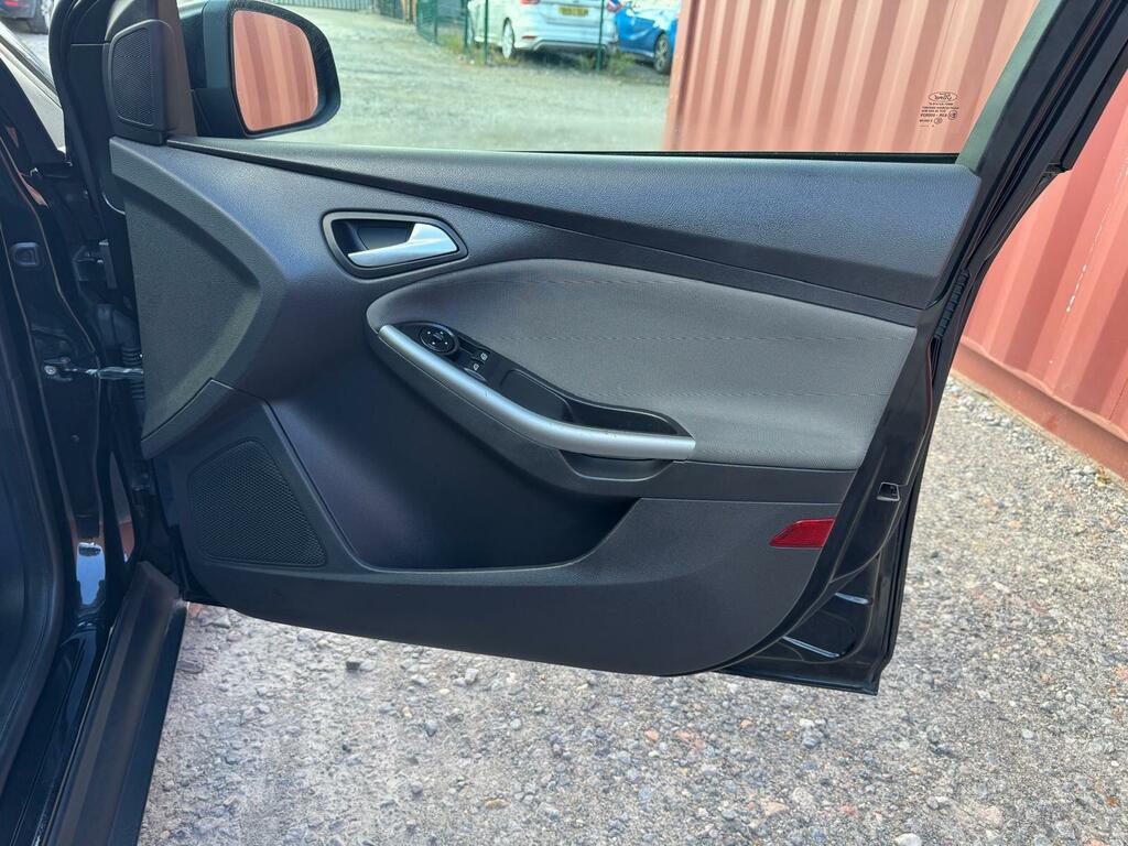 Ford Focus Zetec Red #27