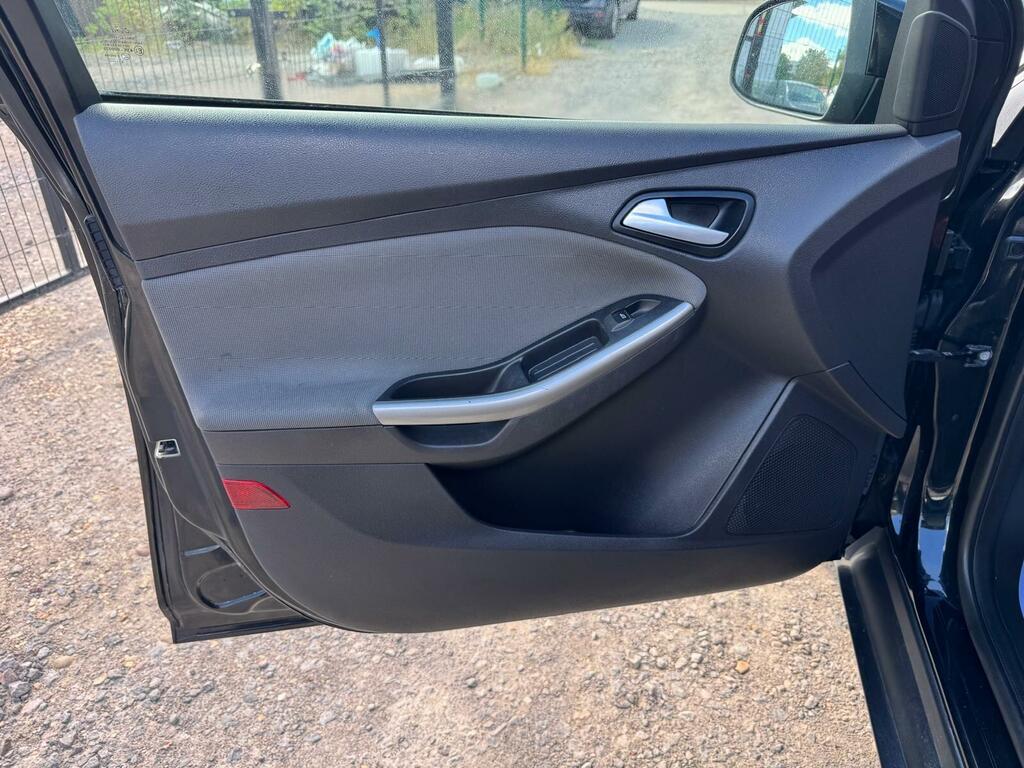 Ford Focus Zetec Red #30