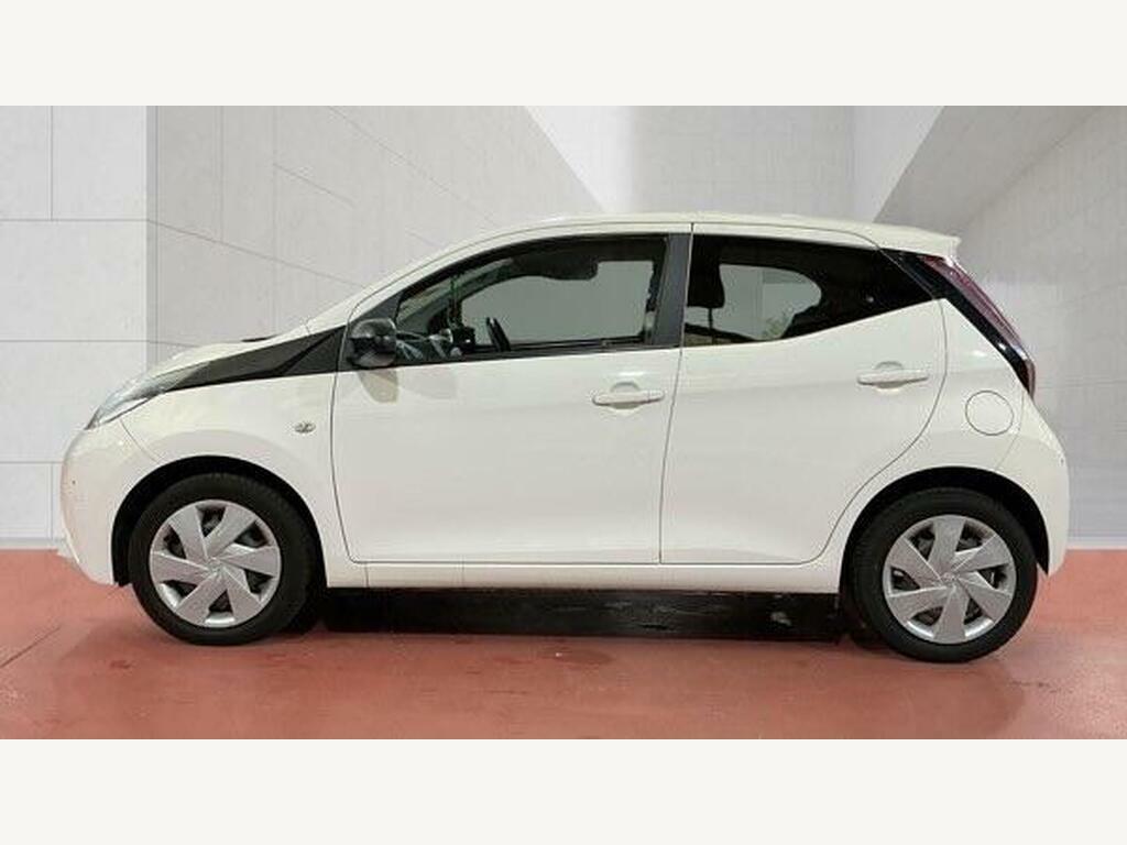 Toyota Aygo 1.0 Vvt-i X-play Euro 5 White #4