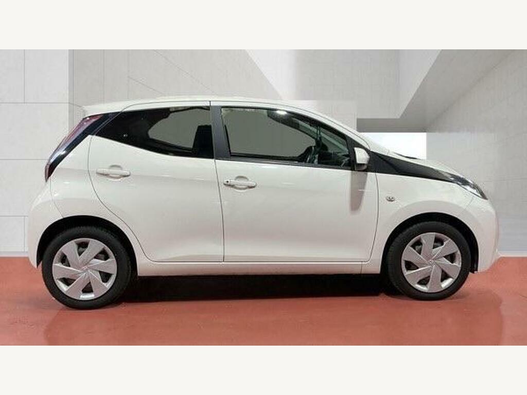 Toyota Aygo 1.0 Vvt-i X-play Euro 5 White #3