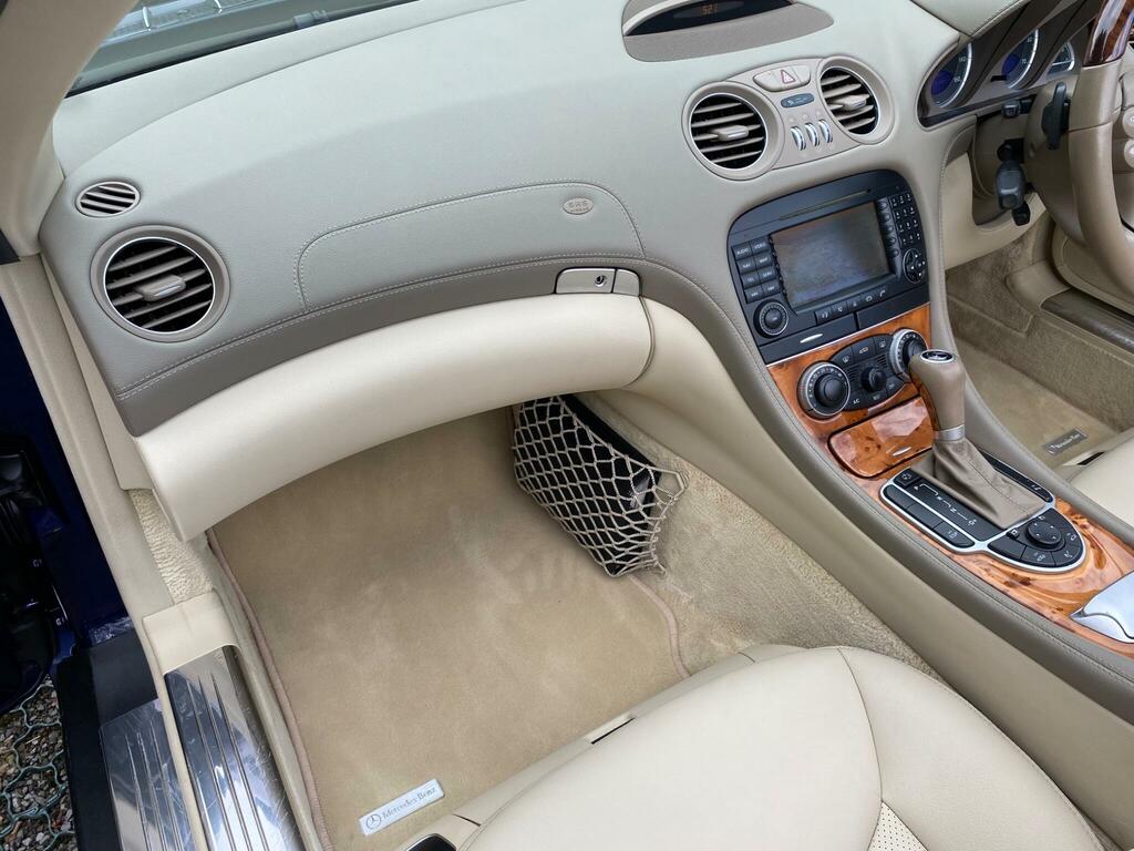 Mercedes-Benz SL Class 3.7L Null Silver #29