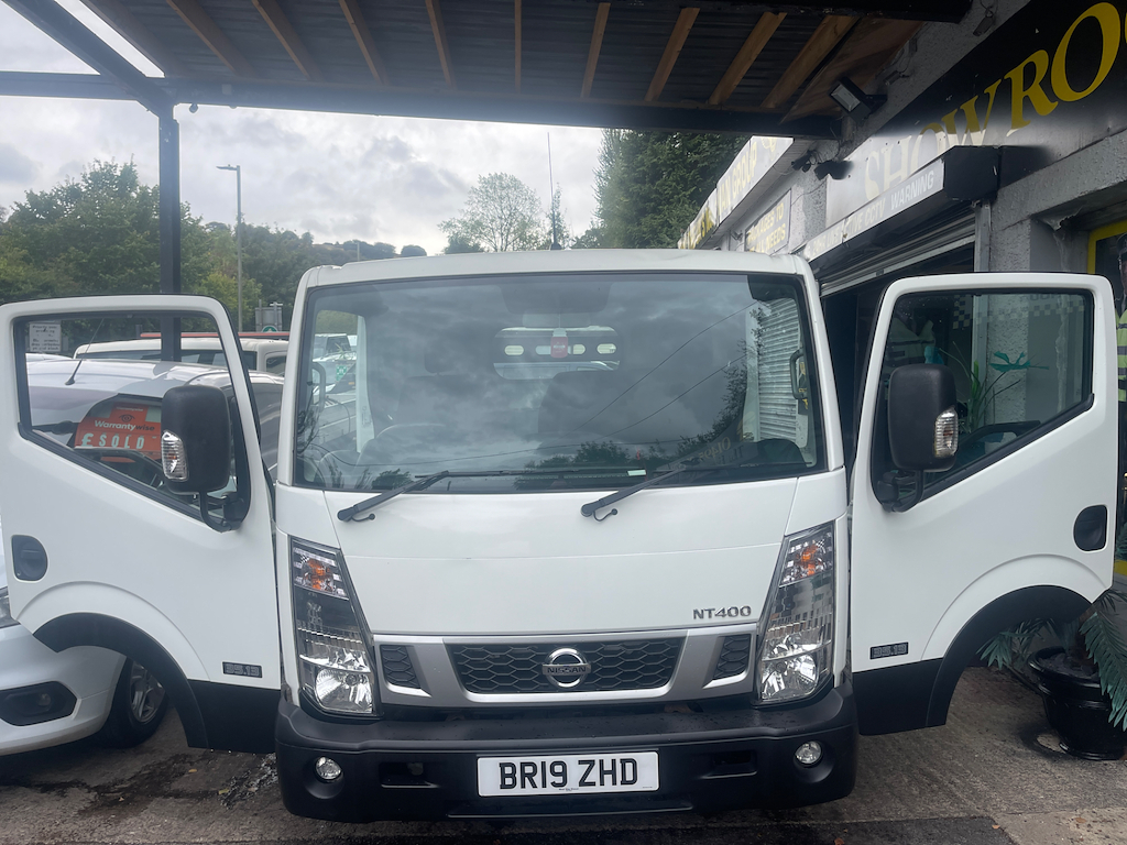 Nissan NT400 Dci 35.13Dropside Mwb Twin Rear Wheel Base White