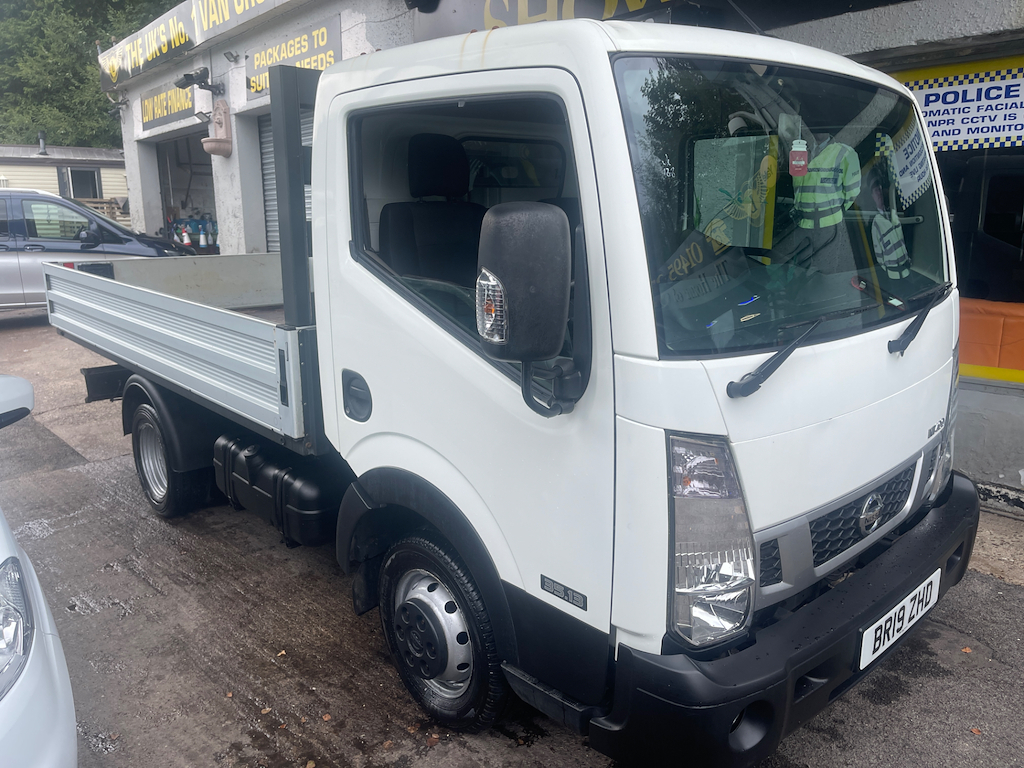 Nissan NT400 3L Null White #7