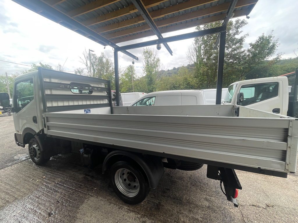 Nissan NT400 Dci 35.13Dropside Mwb Twin Rear Wheel Base White #2