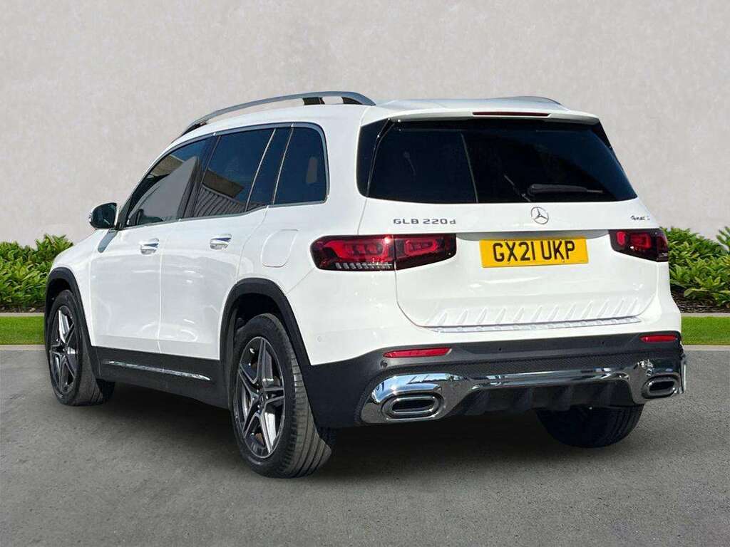 Mercedes-Benz GLB Class Glb 220D 4Matic Amg Line Premium 8G-tronic White #2