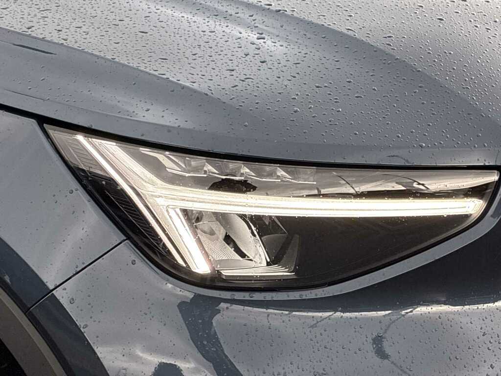 Volvo XC40 2.0 B3p Plus Dark SB25OZL Blue #4