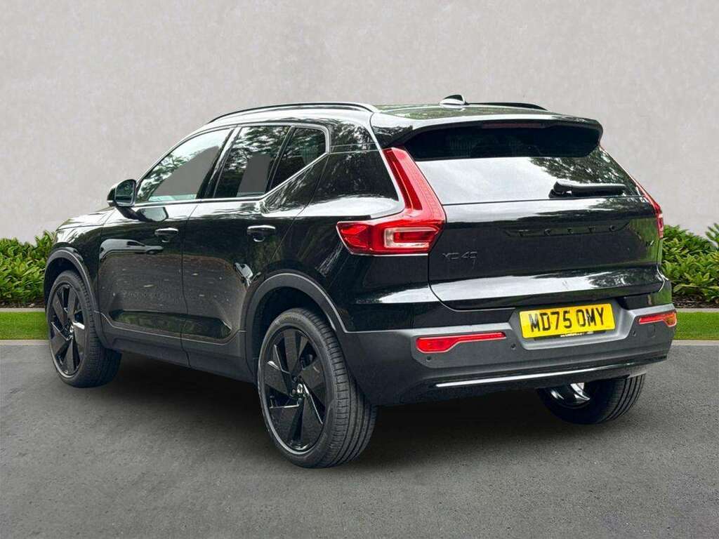 Volvo XC40 2.0 B4p Plus Black Edition Black #2