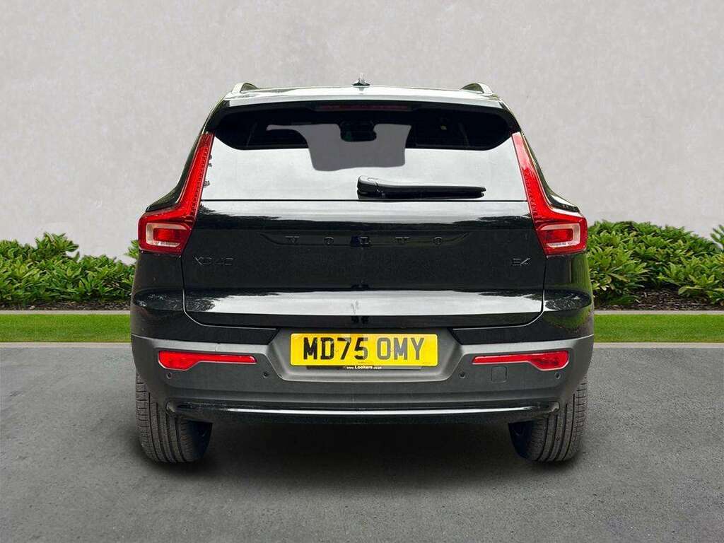 Volvo XC40 2.0 B4p Plus Black Edition Black #4