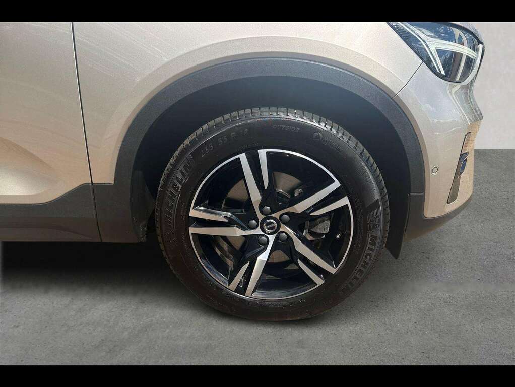 Volvo XC40 2.0 B4p Plus Dark RA73EZJ Gold #6