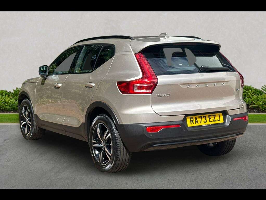 Volvo XC40 2.0 B4p Plus Dark RA73EZJ Gold #2