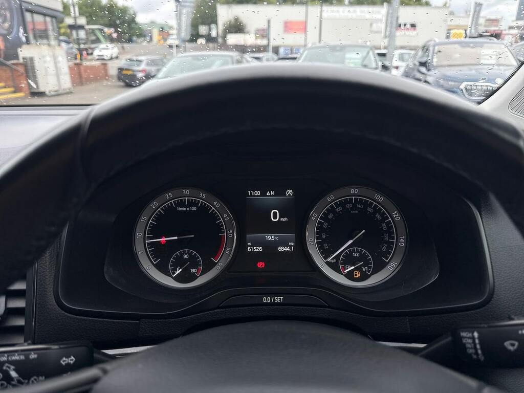 Skoda Karoq Edition Green #10