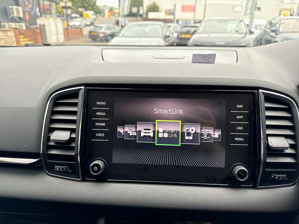 Skoda Karoq Edition Green #11