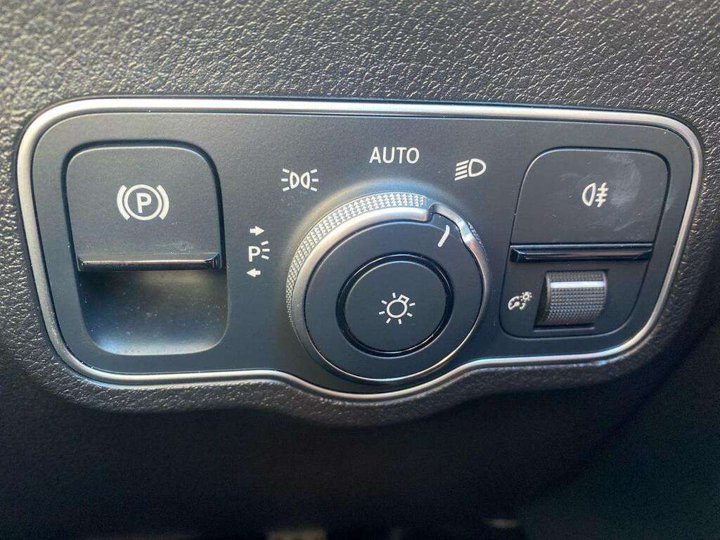 Mercedes-Benz GLB Class Automatic Black #22