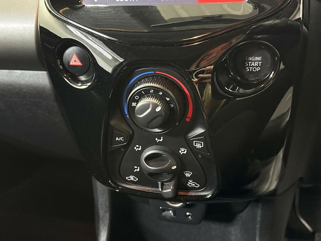 Peugeot 108 Active Red #12