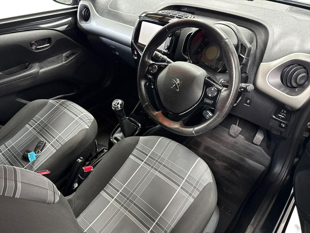 Peugeot 108 Active Red #15