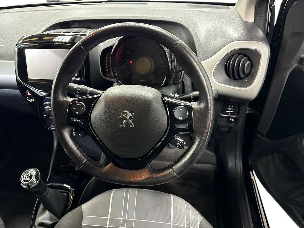 Peugeot 108 Active Red #9